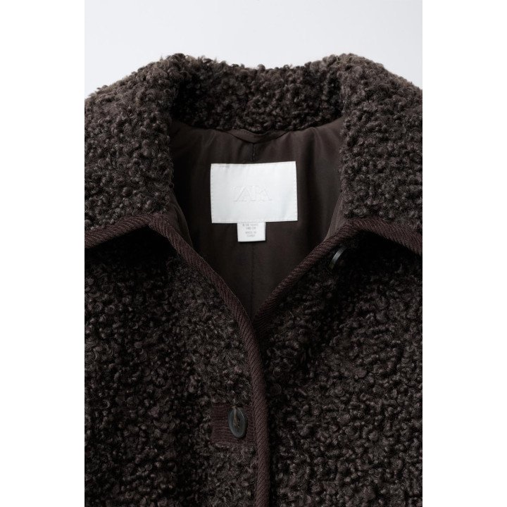 ПАЛЬТО ИЗ ИСКУССТВЕННОЙ ОВЧИНЫ С КОНТРАСТНОЙ ОТДЕЛКОЙ