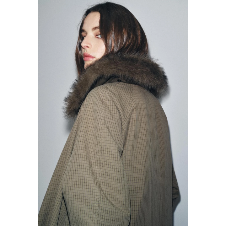 ДВУСТОРОННИЙ ТРЕНЧ С ВОРОТНИКОМ ИЗ ИСКУССТВЕННОГО МЕХА — ZW COLLECTION