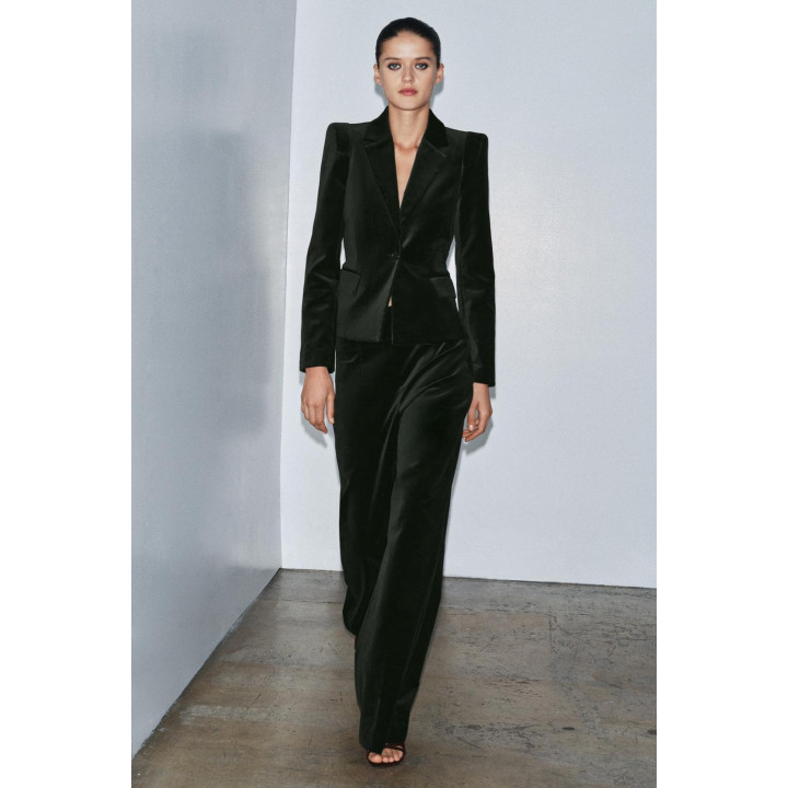 БЛЕЙЗЕР ИЗ БАРХАТА ОБЛЕГАЮЩЕГО КРОЯ — ZW COLLECTION