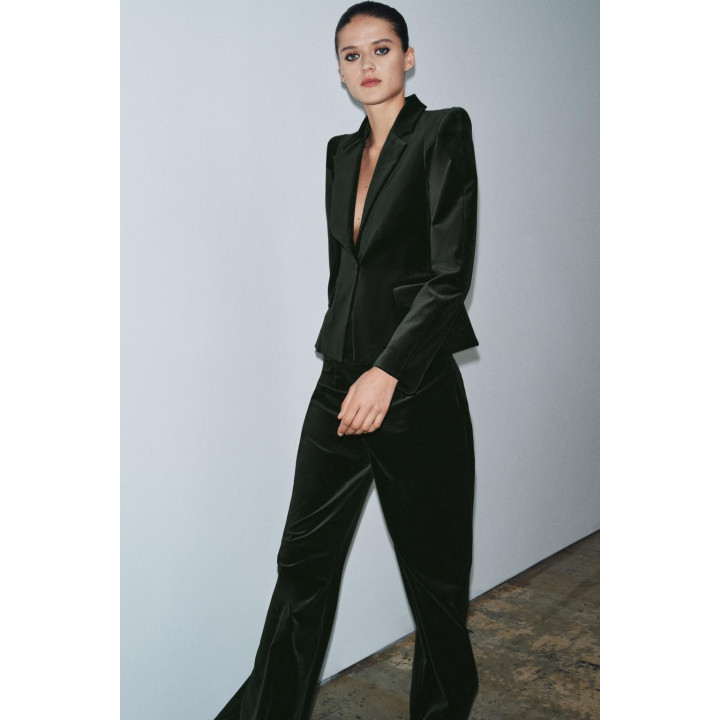 БЛЕЙЗЕР ИЗ БАРХАТА ОБЛЕГАЮЩЕГО КРОЯ — ZW COLLECTION