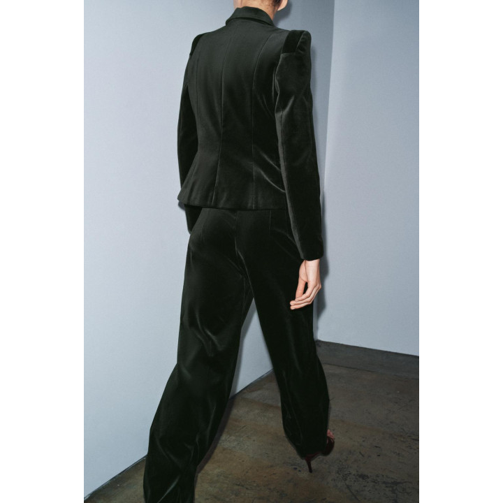 БЛЕЙЗЕР ИЗ БАРХАТА ОБЛЕГАЮЩЕГО КРОЯ — ZW COLLECTION