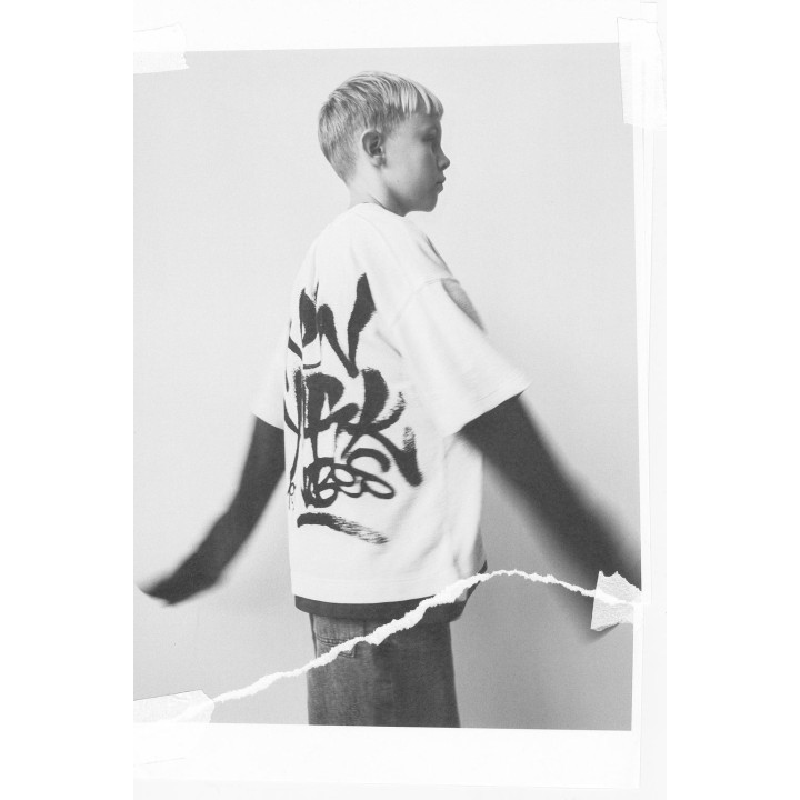 Футболка с текстурным граффити