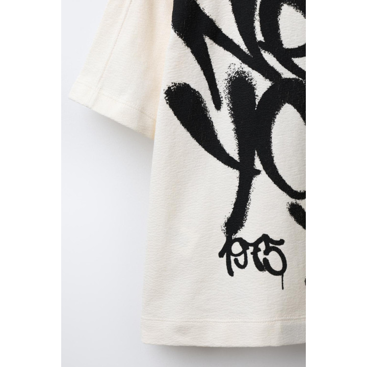 Футболка с текстурным граффити