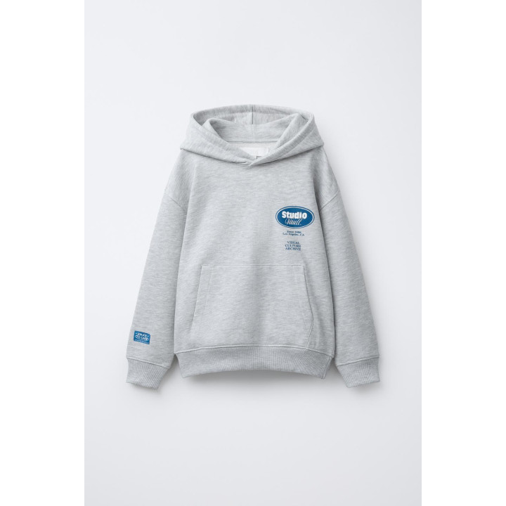 ХУДИ С РЕЛЬЕФНЫМ ТЕКСТОМ И КАПЮШОНОМ