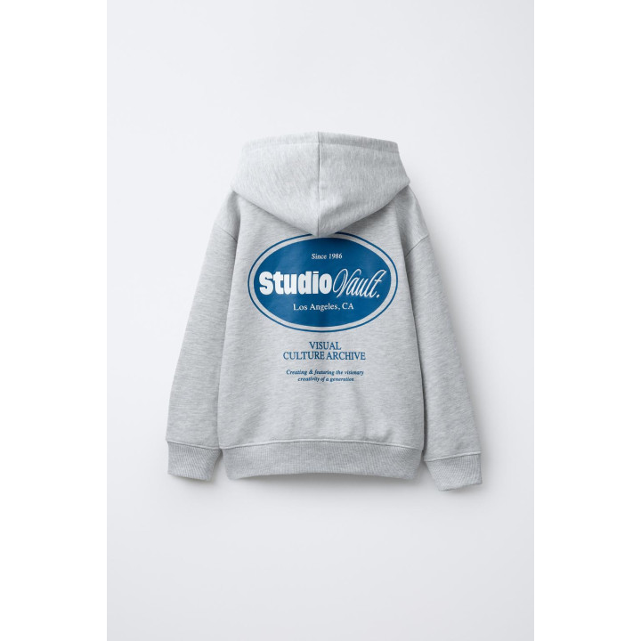 ХУДИ С РЕЛЬЕФНЫМ ТЕКСТОМ И КАПЮШОНОМ