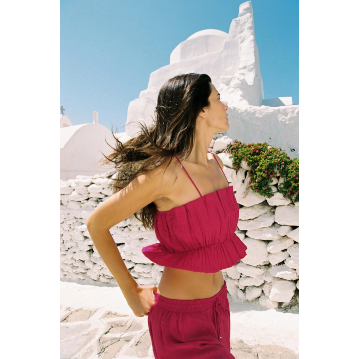 УКОРОЧЕННЫЙ ТОП С РЕЗИНОВЫМ ПРИНТОМ