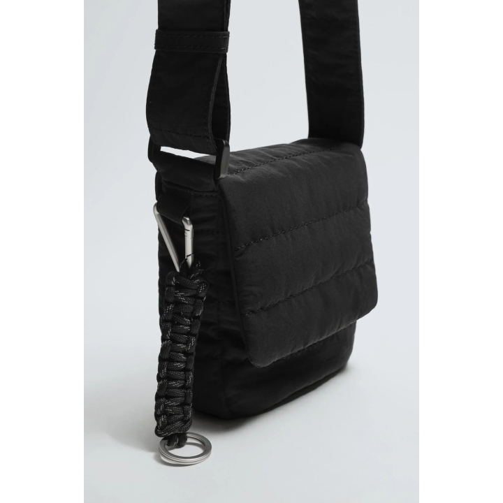 ВЕРТИКАЛЬНАЯ СТЕГАНАЯ НЕЙЛОНОВАЯ СУМКА