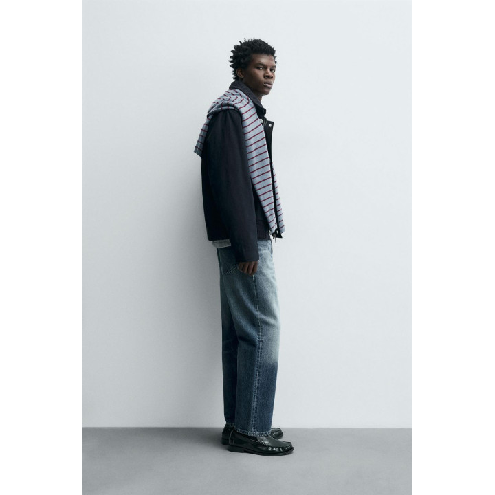 Куртка с застежкой на металлические застежки и контрастным воротником