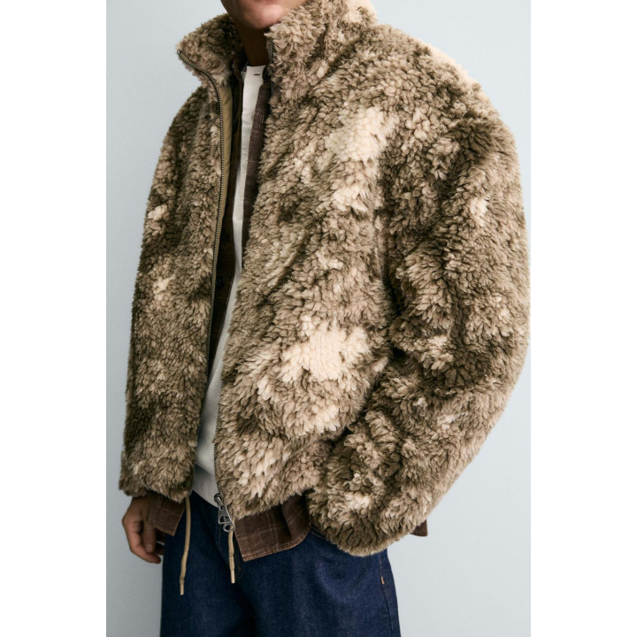 КУРТКА ИЗ ИСКУССТВЕННОЙ ОВЧИНЫ С ПРИНТОМ