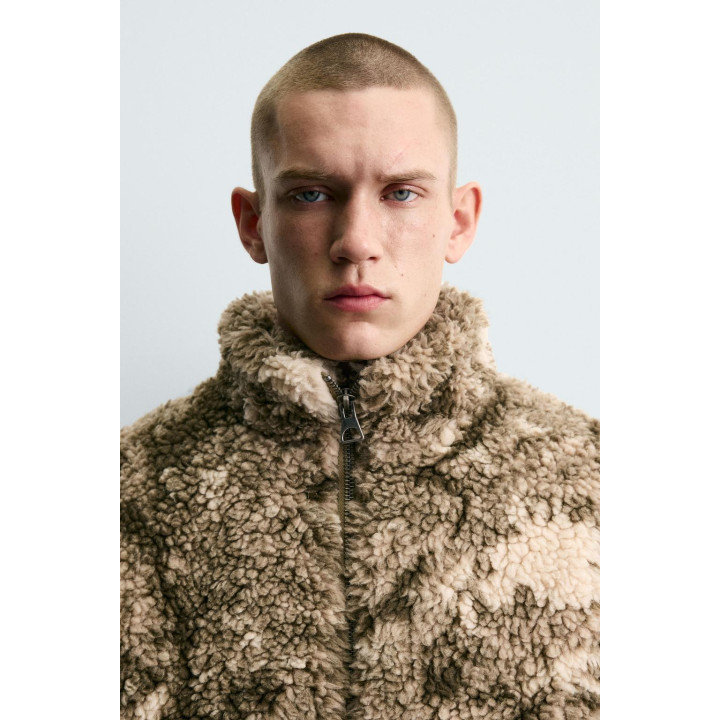 КУРТКА ИЗ ИСКУССТВЕННОЙ ОВЧИНЫ С ПРИНТОМ