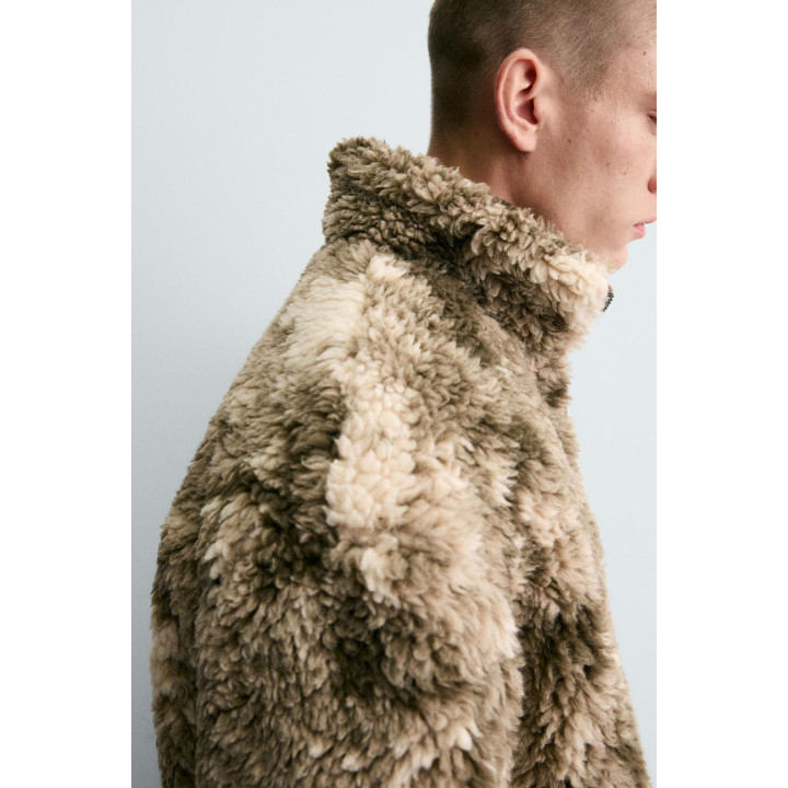 КУРТКА ИЗ ИСКУССТВЕННОЙ ОВЧИНЫ С ПРИНТОМ