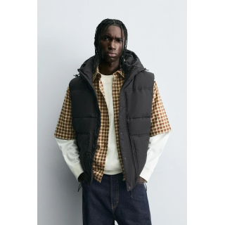 СТЕГАНЫЙ ЖИЛЕТ С КАПЮШОНОМ