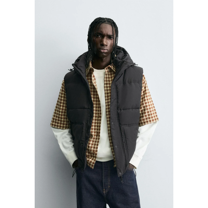 СТЕГАНЫЙ ЖИЛЕТ С КАПЮШОНОМ