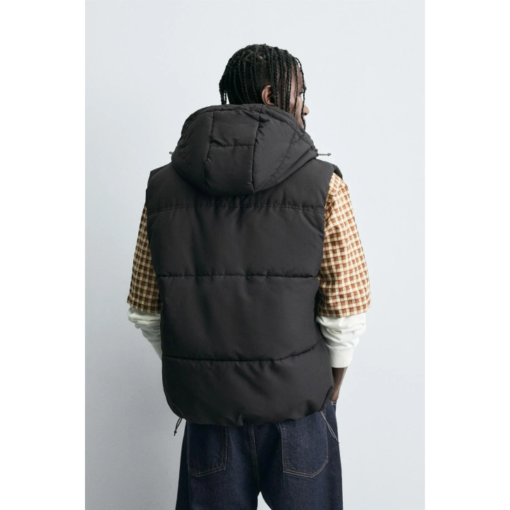 СТЕГАНЫЙ ЖИЛЕТ С КАПЮШОНОМ