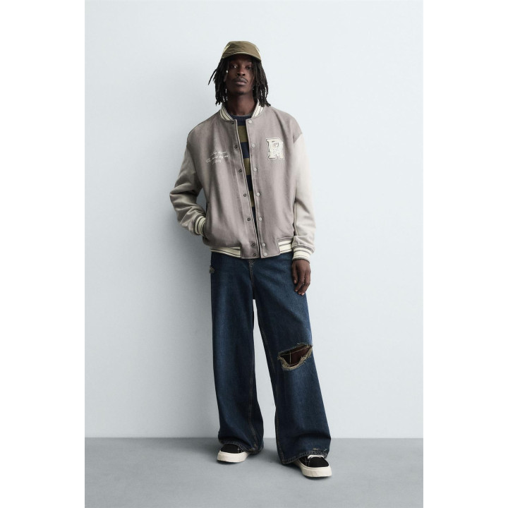 Бомбер из искусственной замши с нашивками