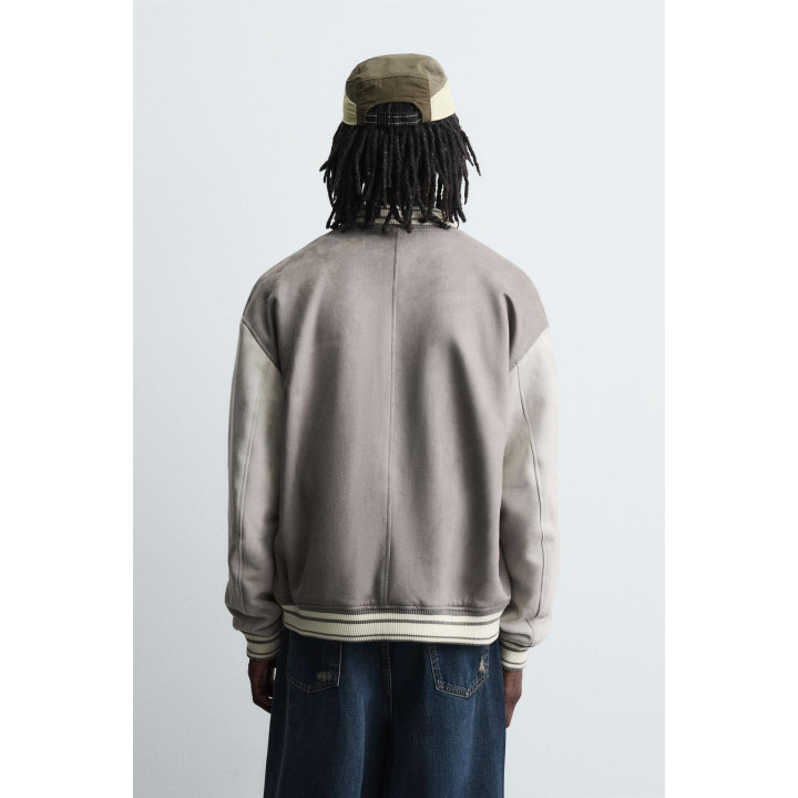 Бомбер из искусственной замши с нашивками