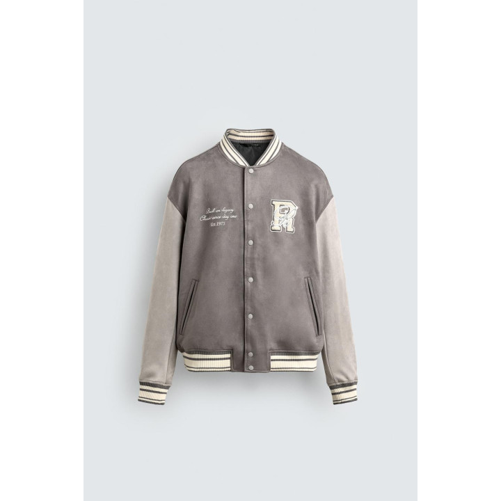 Бомбер из искусственной замши с нашивками