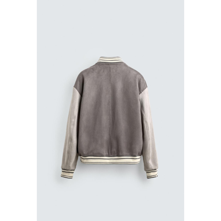 Бомбер из искусственной замши с нашивками