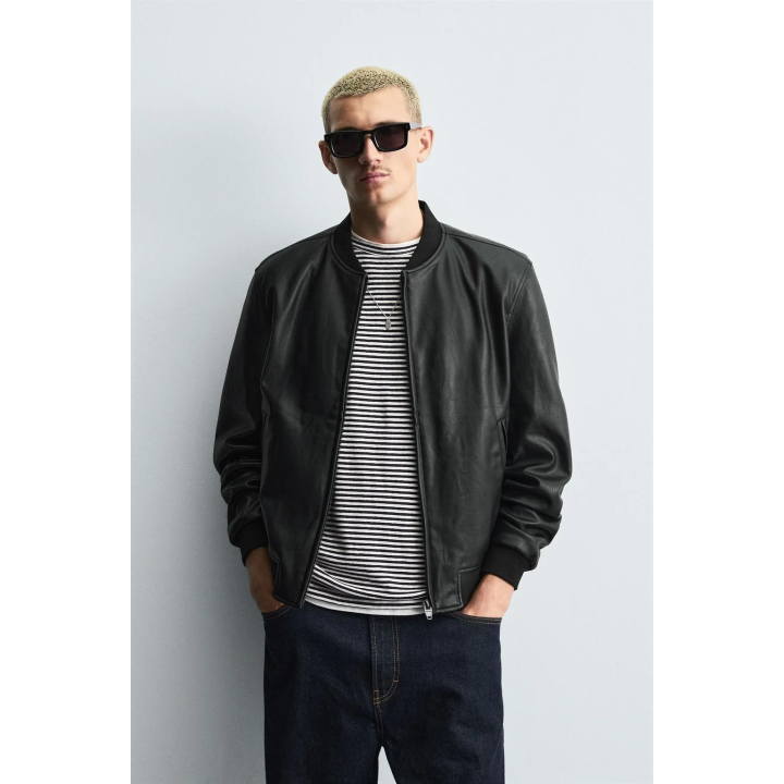 БОМБЕР ИЗ ИСКУССТВЕННОЙ КОЖИ