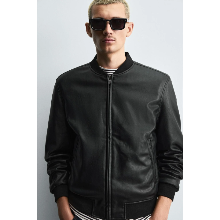 БОМБЕР ИЗ ИСКУССТВЕННОЙ КОЖИ