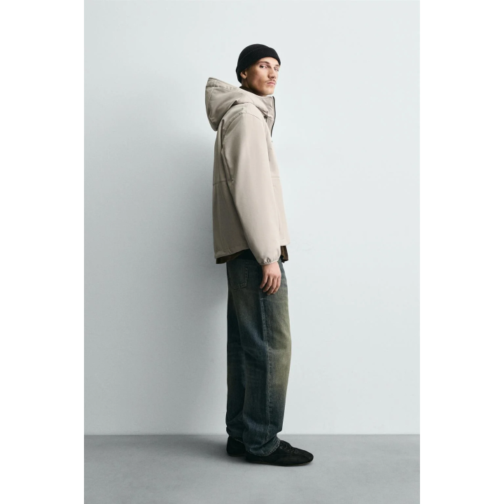 КУРТКА ИЗ ВЫСОКОТЕХНОЛОГИЧНОЙ ТКАНИ С ФЛИСОВОЙ ОТДЕЛКОЙ