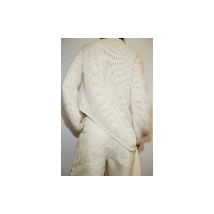 СВИТЕР АСИММЕТРИЧНОГО КРОЯ