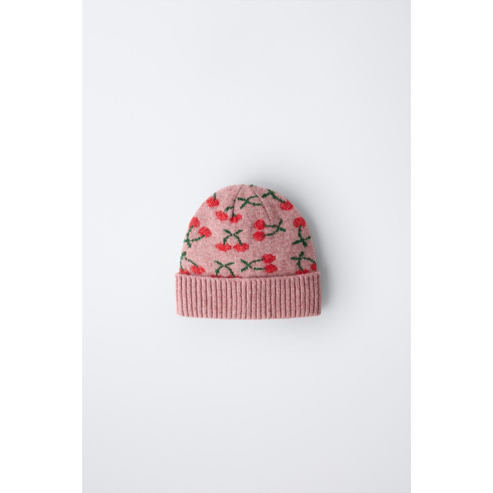ТРИКОТАЖНАЯ ШАПКА С ВИШНЯМИ