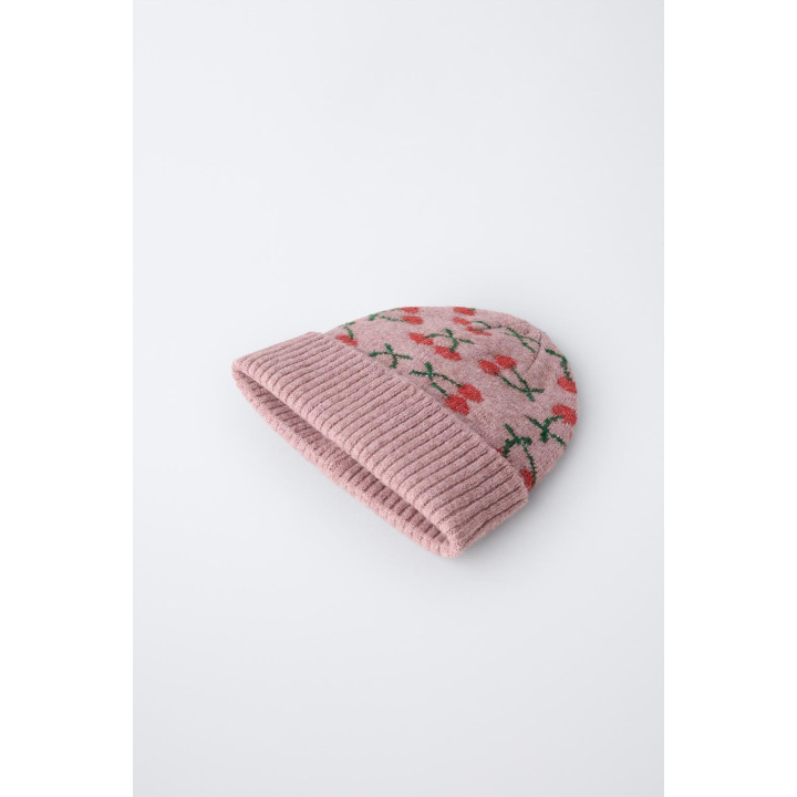 ТРИКОТАЖНАЯ ШАПКА С ВИШНЯМИ