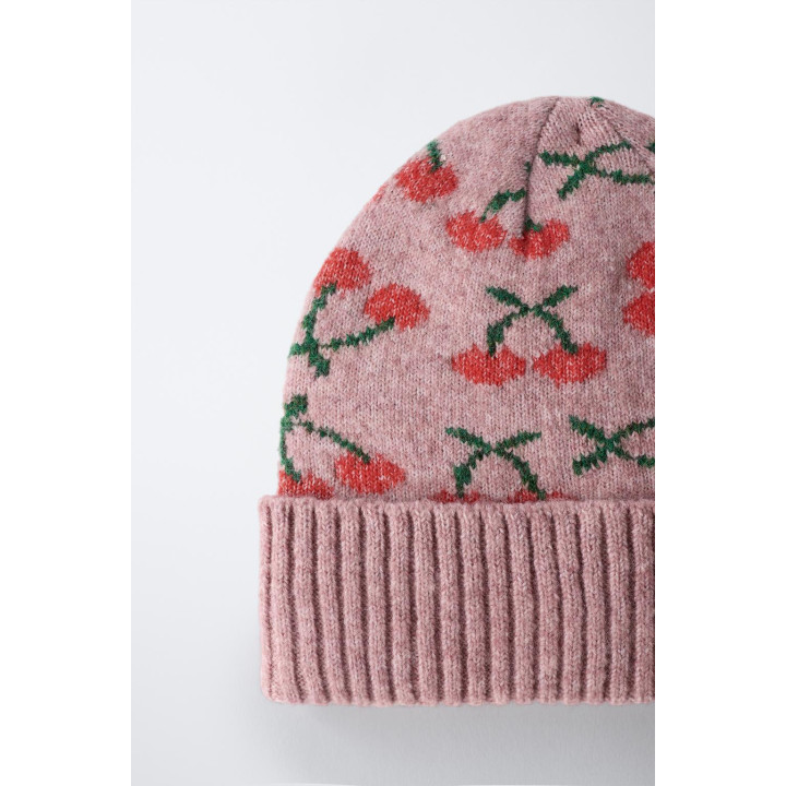 ТРИКОТАЖНАЯ ШАПКА С ВИШНЯМИ