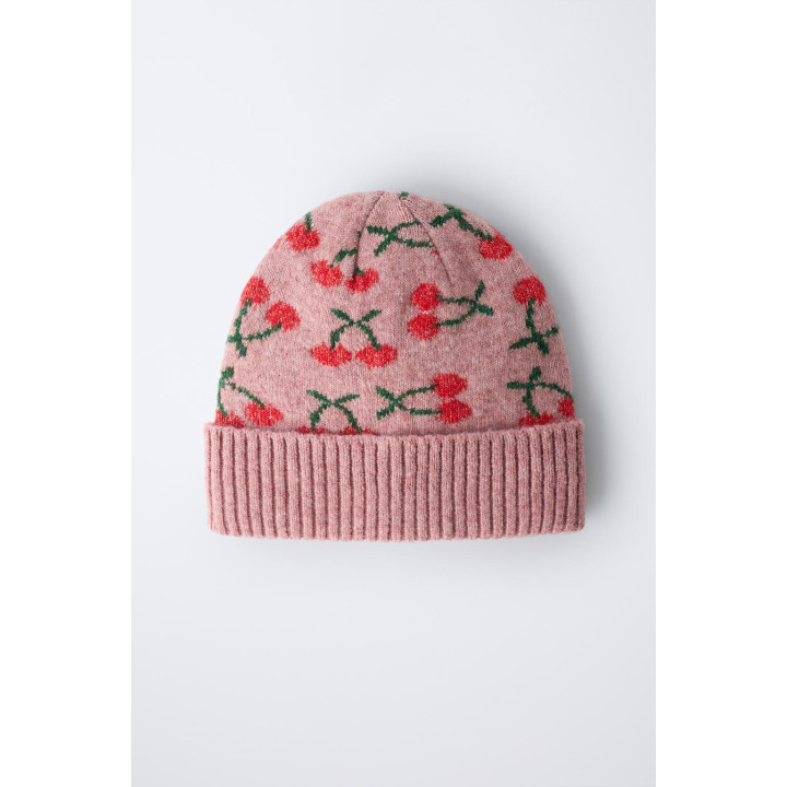 ТРИКОТАЖНАЯ ШАПКА С ВИШНЯМИ