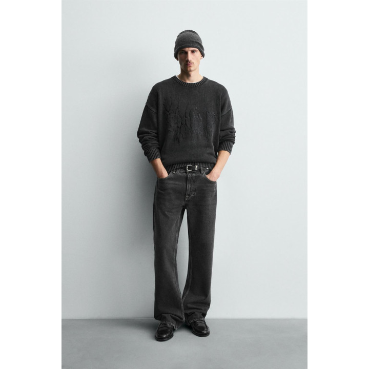 СВИТЕР С ЭФФЕКТОМ ПОТЕРТОСТИ И ВЫШИВКОЙ