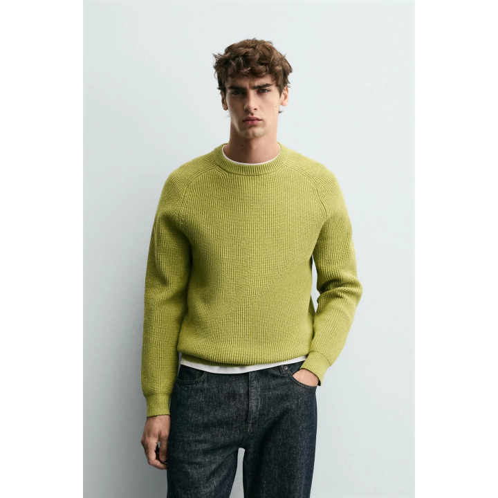 Джемпер с рельефным узором