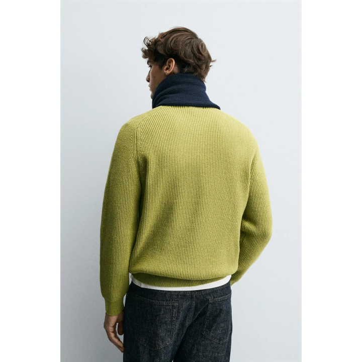 Джемпер с рельефным узором