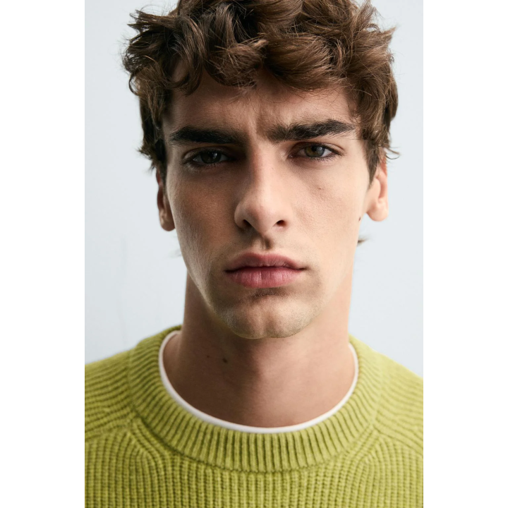 Джемпер с рельефным узором