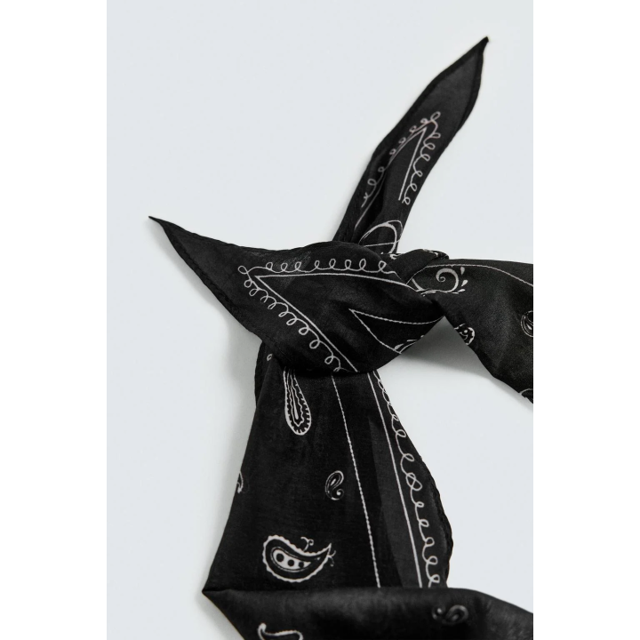 БАНДАНА ИЗ ХЛОПКА И ШЕЛКА © OTIS KWAME KYE QUAICOE