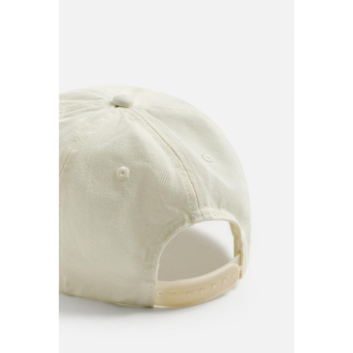 КЕПКА С КОНТРАСТНОЙ ВЫШИВКОЙ