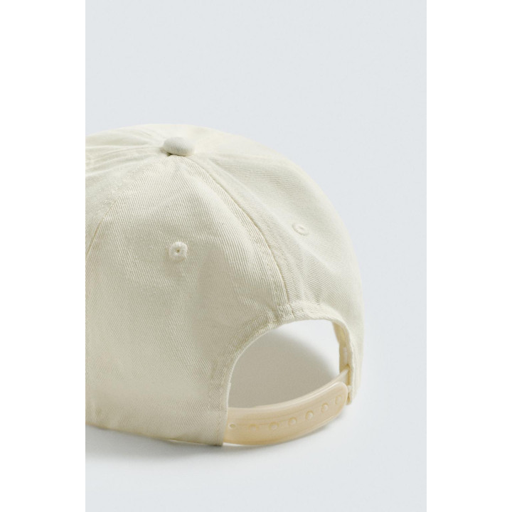 КЕПКА С КОНТРАСТНОЙ ВЫШИВКОЙ