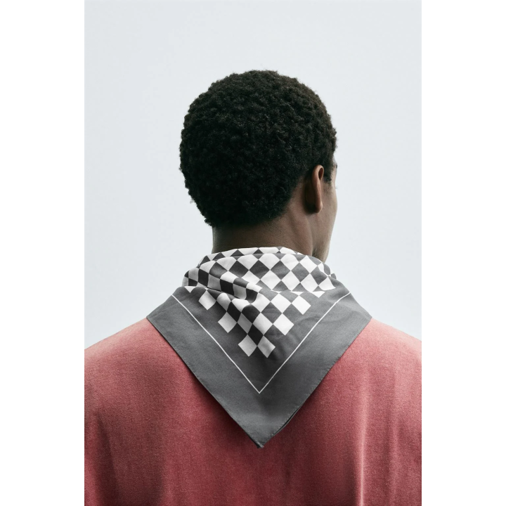 БАНДАНА В КЛЕТКУ С ПРИНТОМ