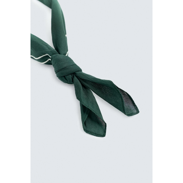 БАНДАНА С КОНТРАСТНОЙ ВЫШИВКОЙ