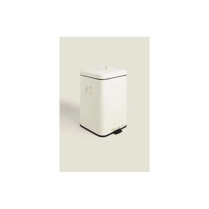 БАНДАНА С КОНТРАСТНОЙ ВЫШИВКОЙ