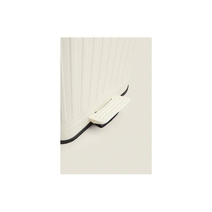 БАНДАНА С КОНТРАСТНОЙ ВЫШИВКОЙ