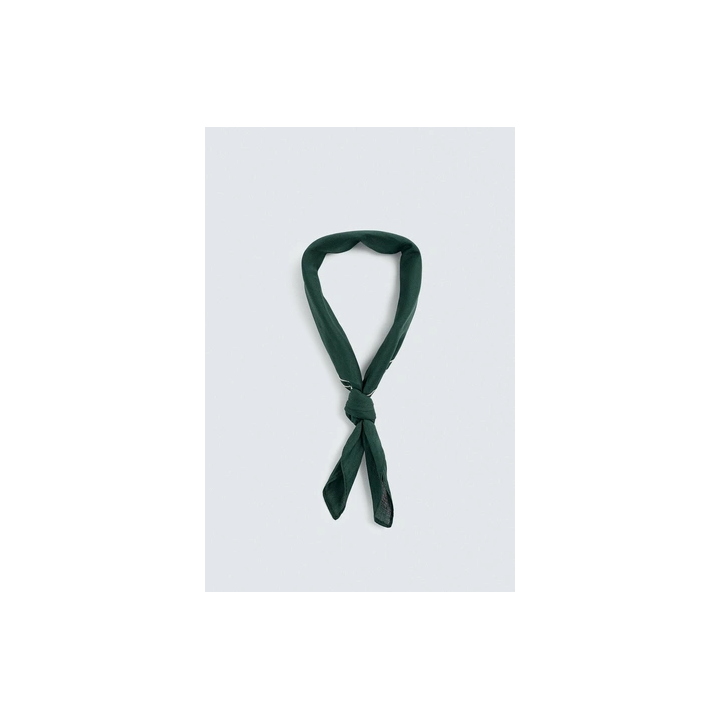 БАНДАНА С КОНТРАСТНОЙ ВЫШИВКОЙ