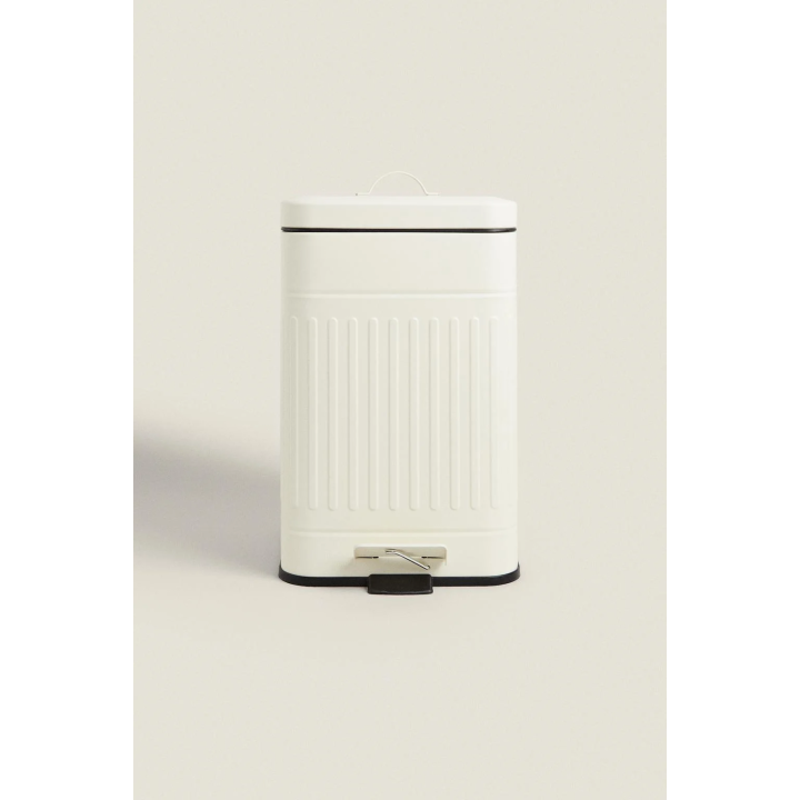 БАНДАНА С КОНТРАСТНОЙ ВЫШИВКОЙ