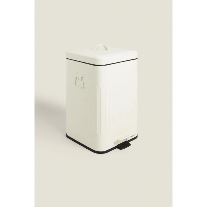 БАНДАНА С КОНТРАСТНОЙ ВЫШИВКОЙ