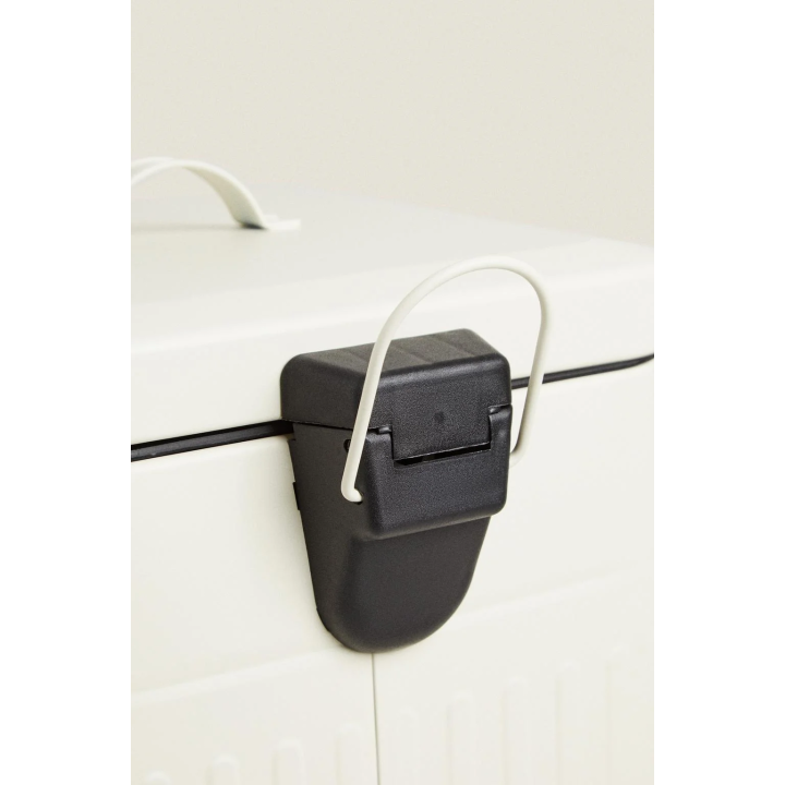 БАНДАНА С КОНТРАСТНОЙ ВЫШИВКОЙ