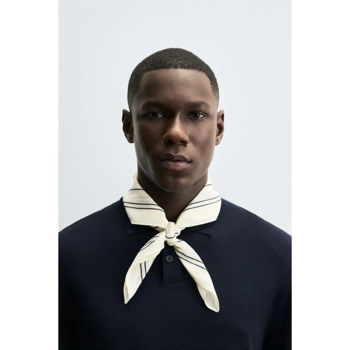 БАНДАНА С КОНТРАСТНОЙ ВЫШИВКОЙ