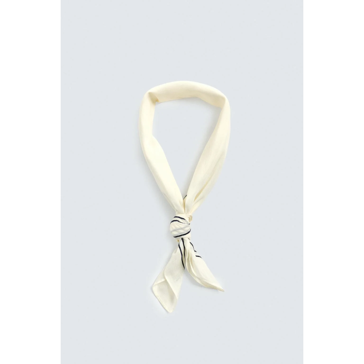 БАНДАНА С КОНТРАСТНОЙ ВЫШИВКОЙ