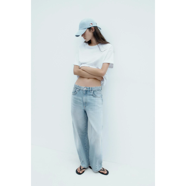 ДЖИНСОВАЯ КЕПКА HELLO KITTY © 2025 SANRIO