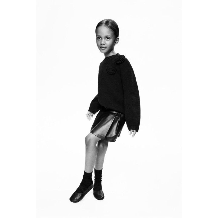 ТРИКОТАЖНЫЙ ДЖЕМПЕР С ЦВЕТАМИ