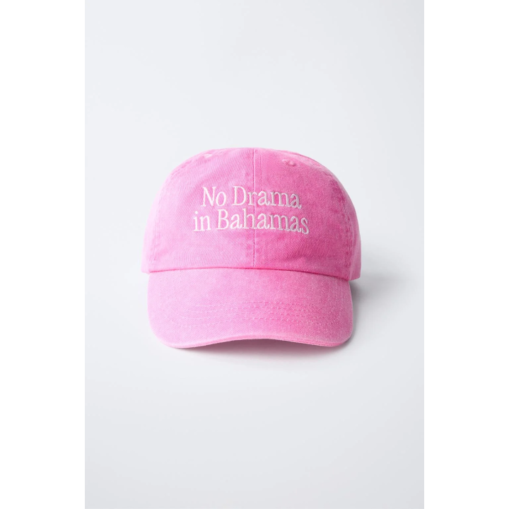Бейсболка с вышитым слоганом